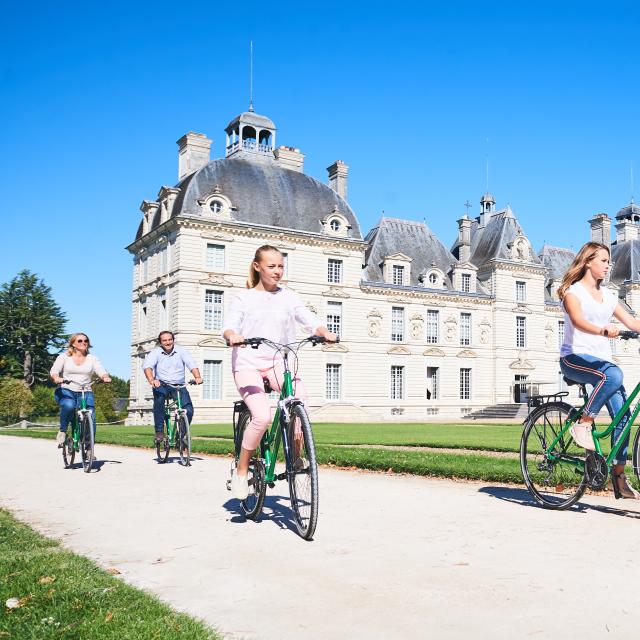 Vélos devant Cheverny