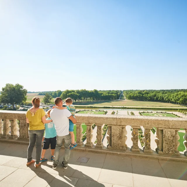 Famille sur les terrasses de Chambord