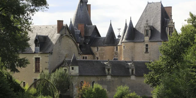 Château de Fougères-sur-Bièvre, aile nord du château vue de la demeure de la Boulas