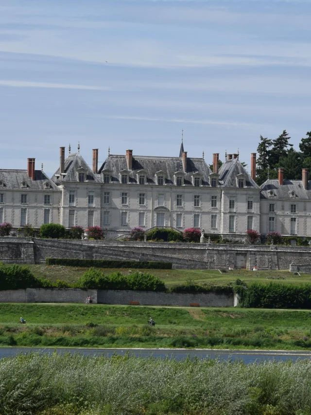 Chateau De Menars