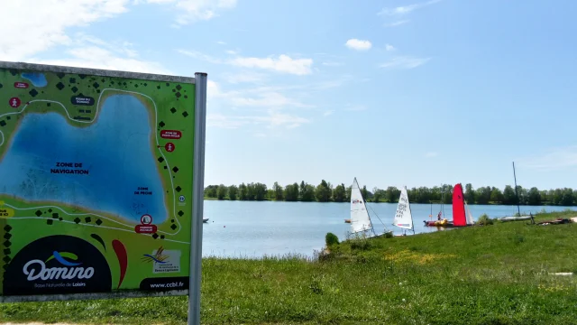 Ce vaste espace naturel pourvu d’un plan d’eau de 21 hectares est devenu un point de détente apprécié pour des après-midis en famille.