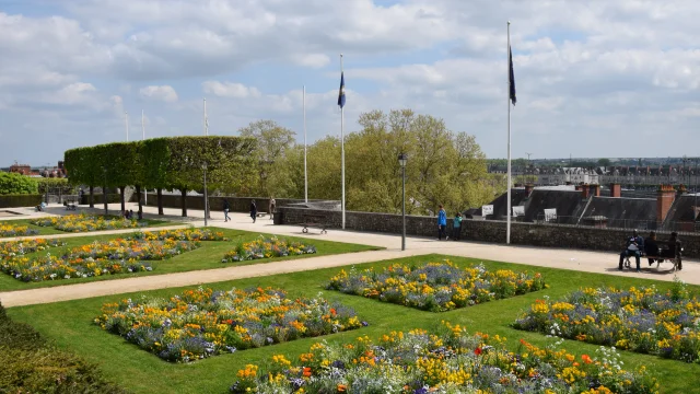 Jardins Saint Sauveur Place Du Chateau