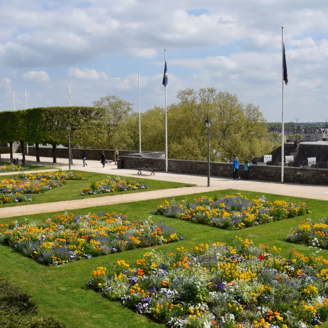 Jardins Saint Sauveur Place Du Chateau