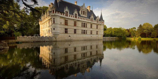 1. Facades Du Chateau Dazay Le Rideau Leonard De Serres Cmn Min