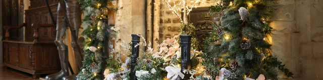 Décorations de noël, cheminée, à Chaumont-sur-Loire