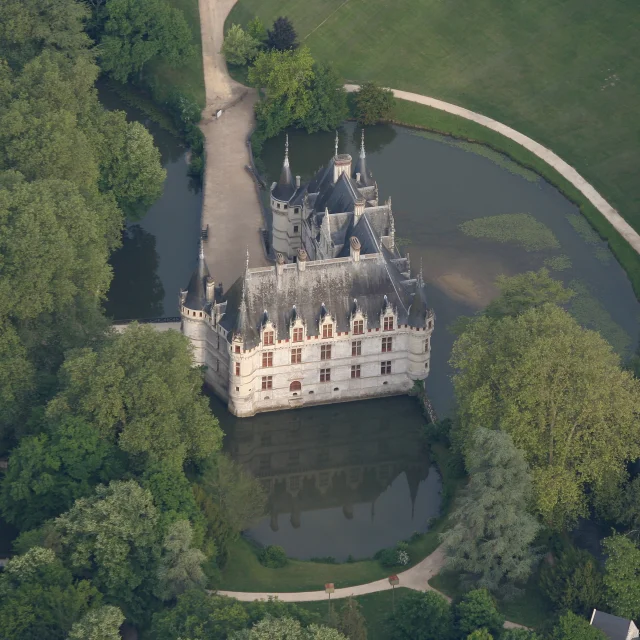 Azay Le Rideau Mdlfr Cast